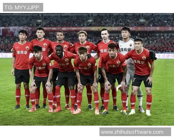 上海绿地申花迎战光荣全力争胜展现球队实力与团结精神